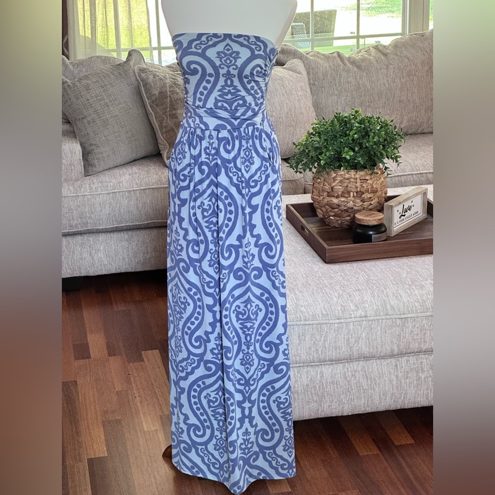 Beautiful Maxi Dress 🦋 - Picture 6 of 14